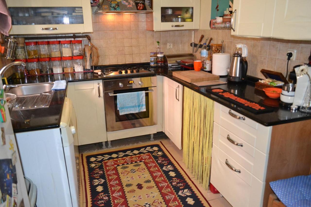 My Happy Home Hostel Izmir Bagian luar foto