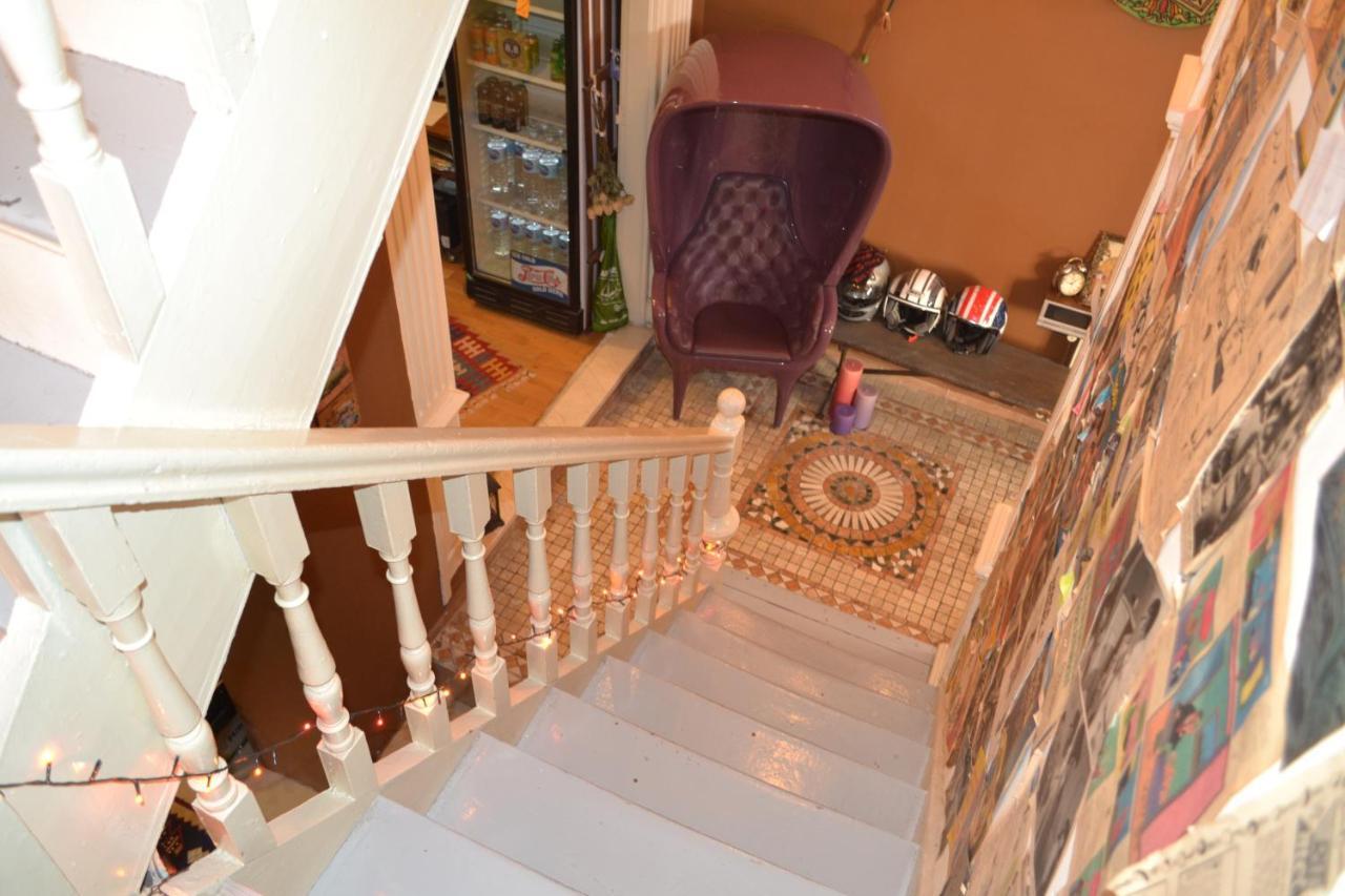My Happy Home Hostel Izmir Bagian luar foto