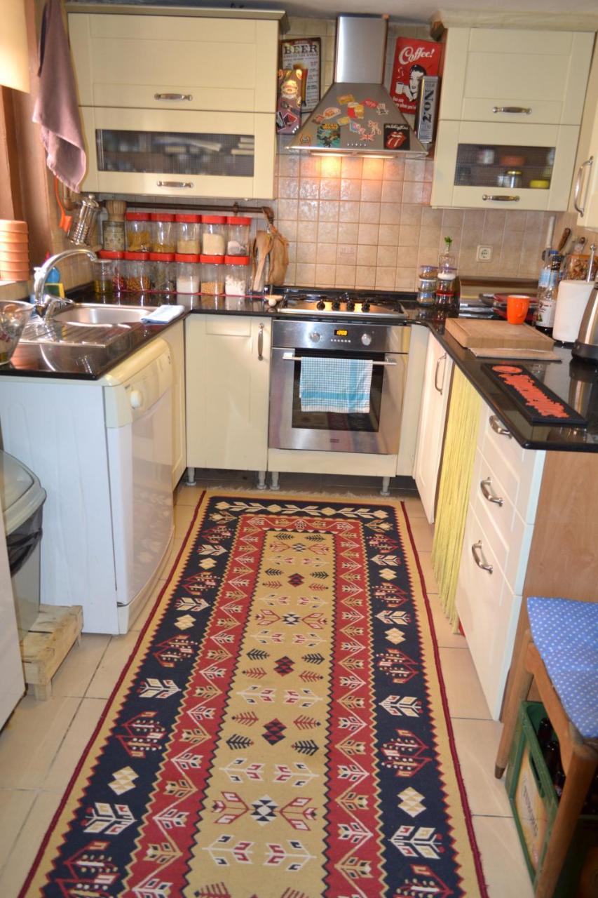 My Happy Home Hostel Izmir Bagian luar foto