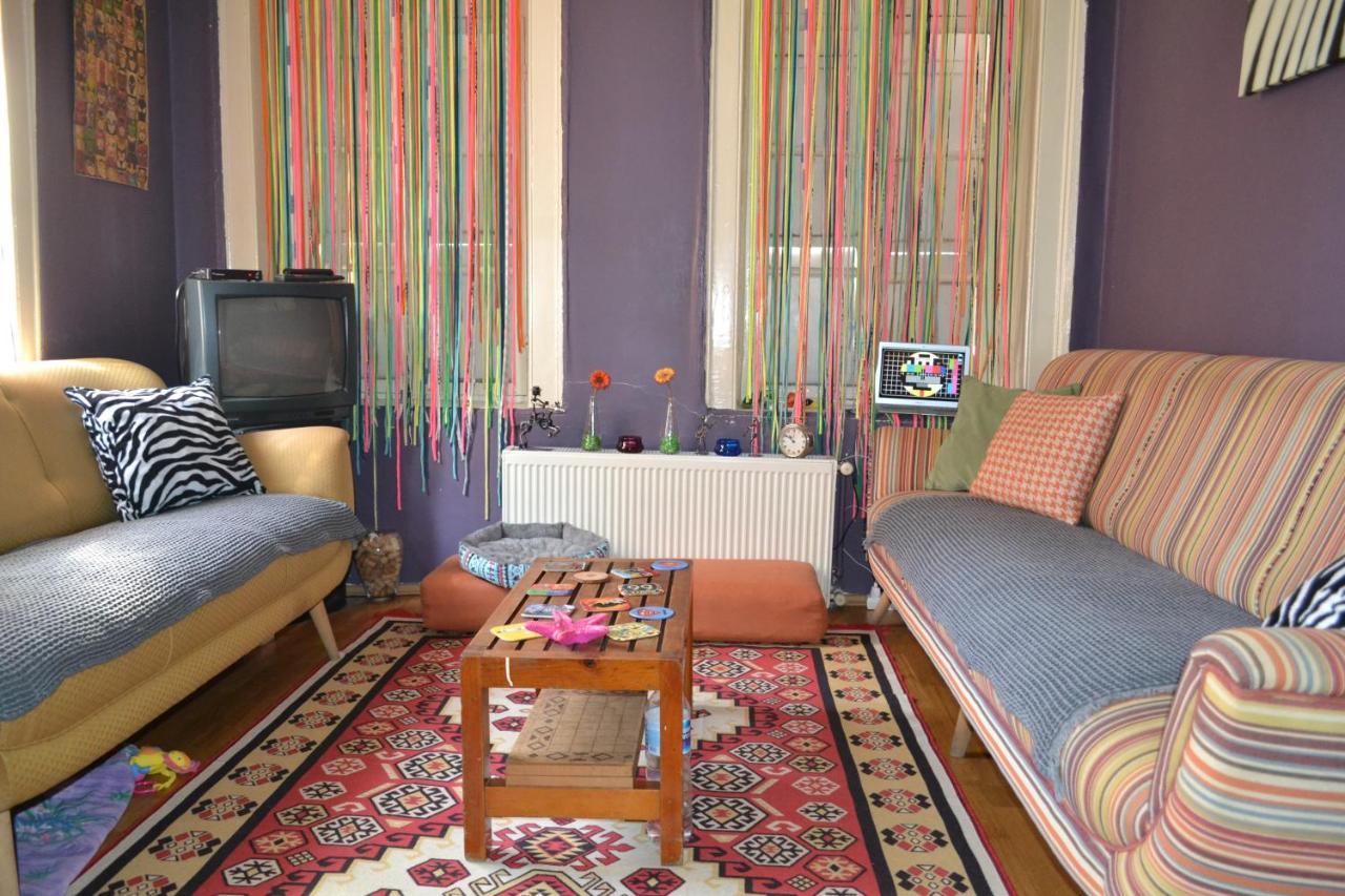 My Happy Home Hostel Izmir Bagian luar foto