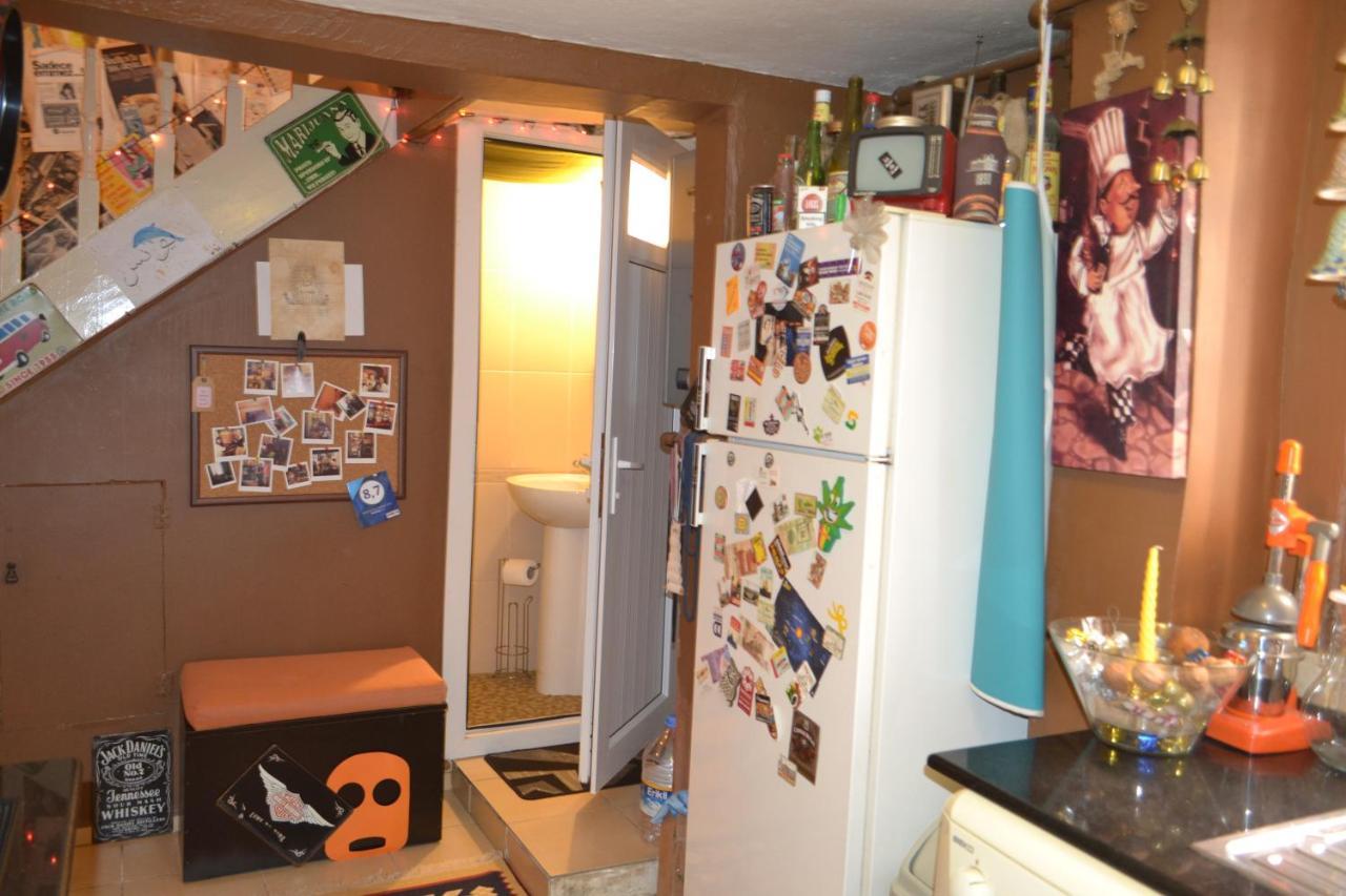 My Happy Home Hostel Izmir Bagian luar foto